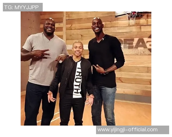 姚明与加内特的巅峰对决：两位篮球巨星的传奇故事与影响力分析