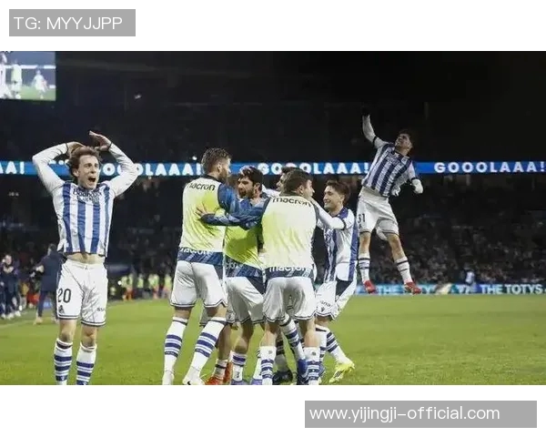 国王杯激战拜仁与皇马握手言和冷门瞬间引发全场热议 国王杯激战拜仁与皇马握手言和冷门瞬间引发全场热议